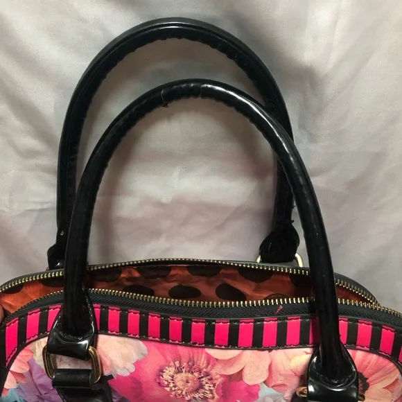 NICOLE LEE N’5 Colorful Graphic Handbag Stud Details.Woman Print, rhinestones. - Picture 4 of 11